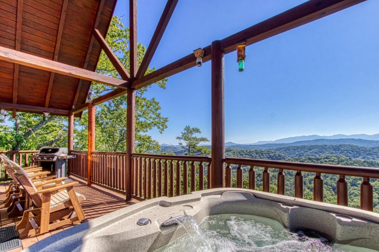 Majestic Mountainview Cabin — photo 10