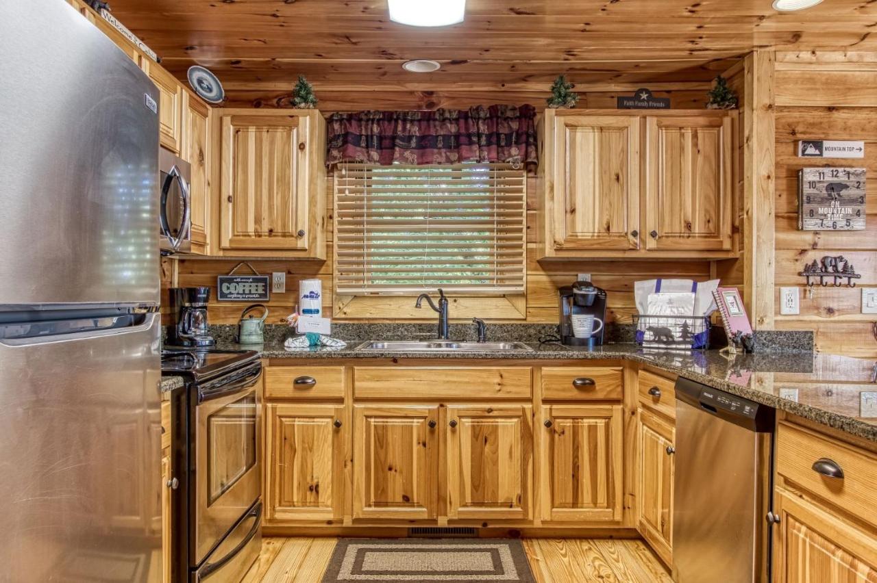 Majestic Mountainview Cabin — photo 22