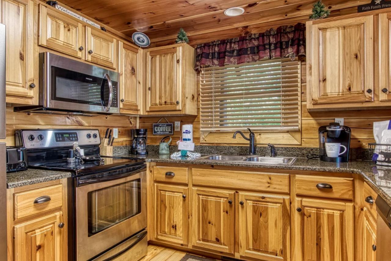 Majestic Mountainview Cabin — photo 23