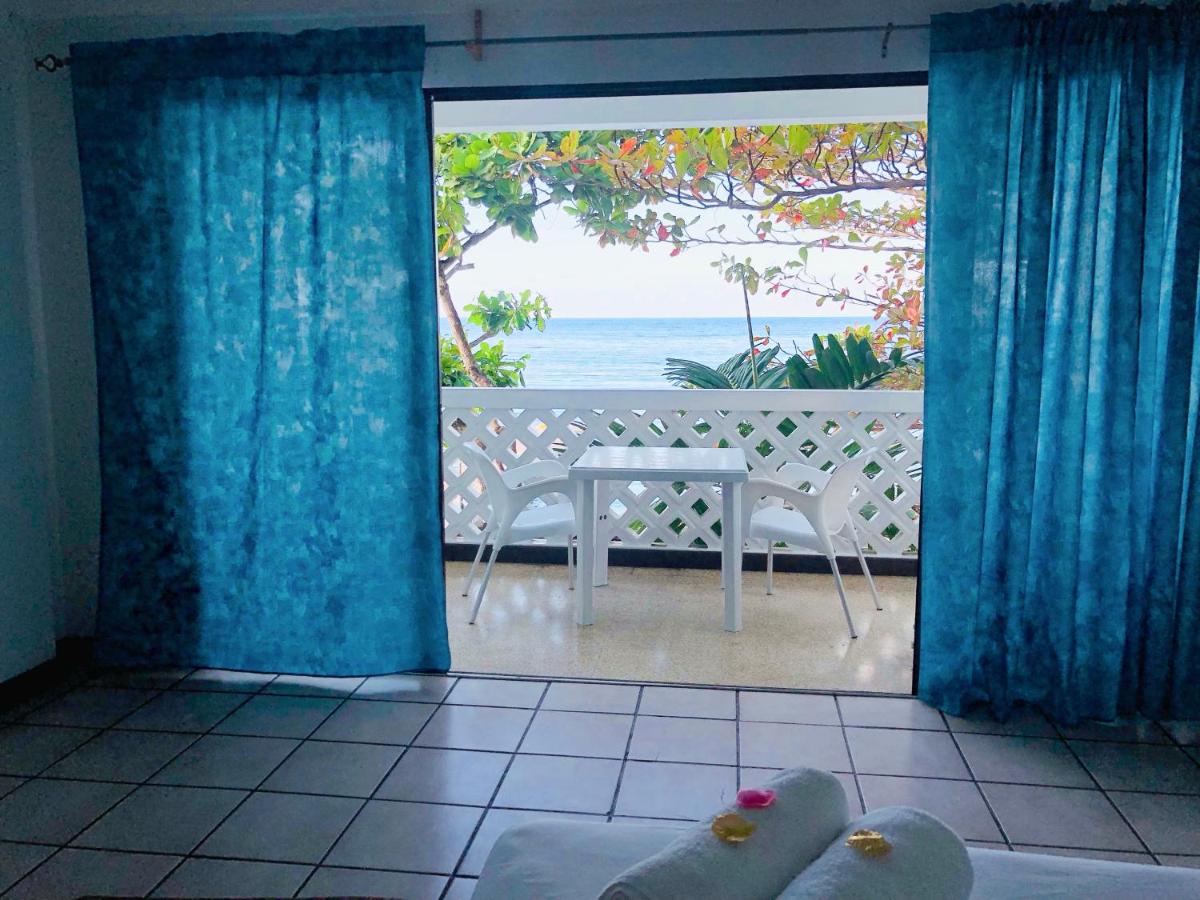 Sand and Tan Beach Hotel - 4