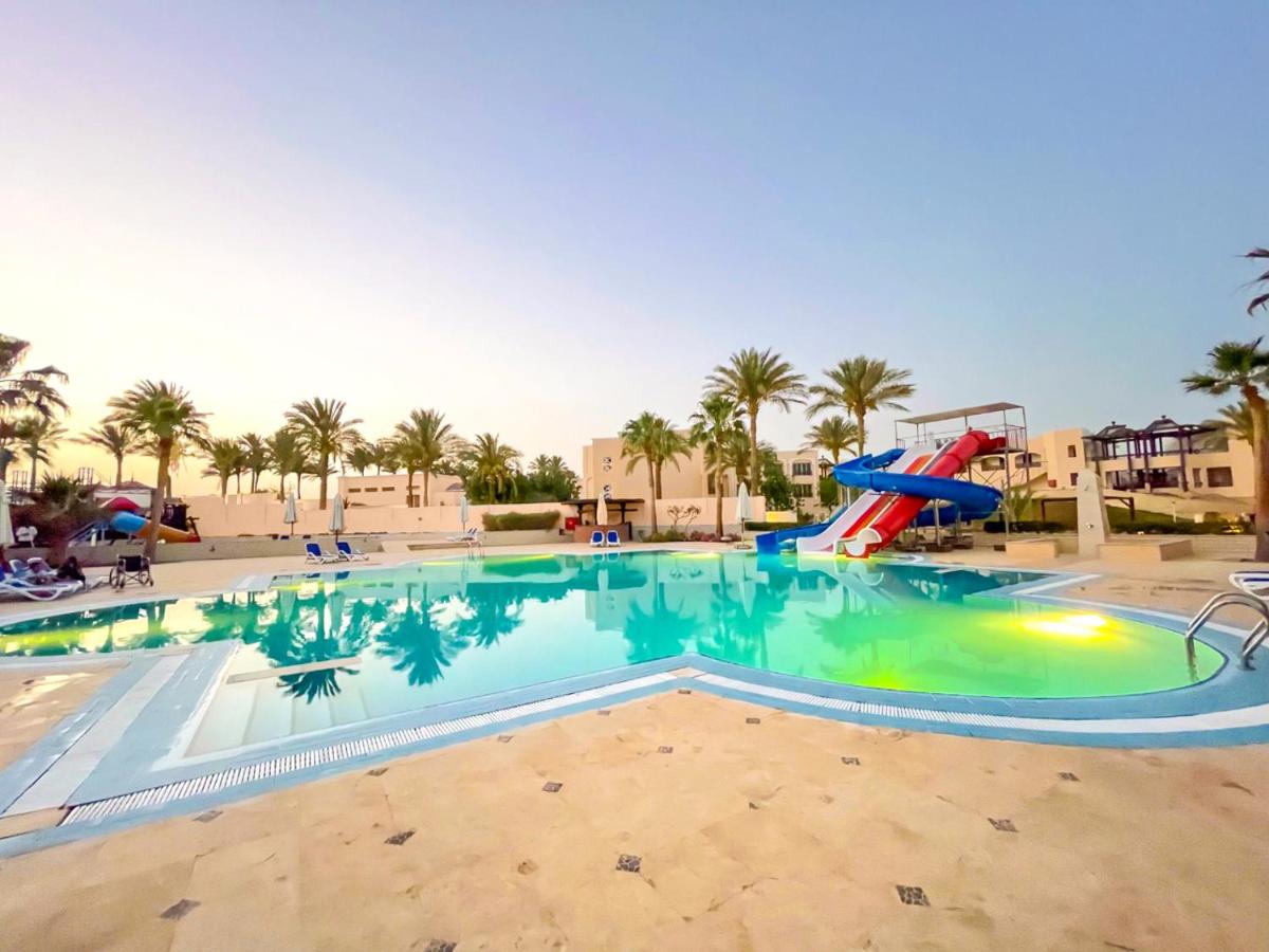Ivy Cyrene Island Resort photo