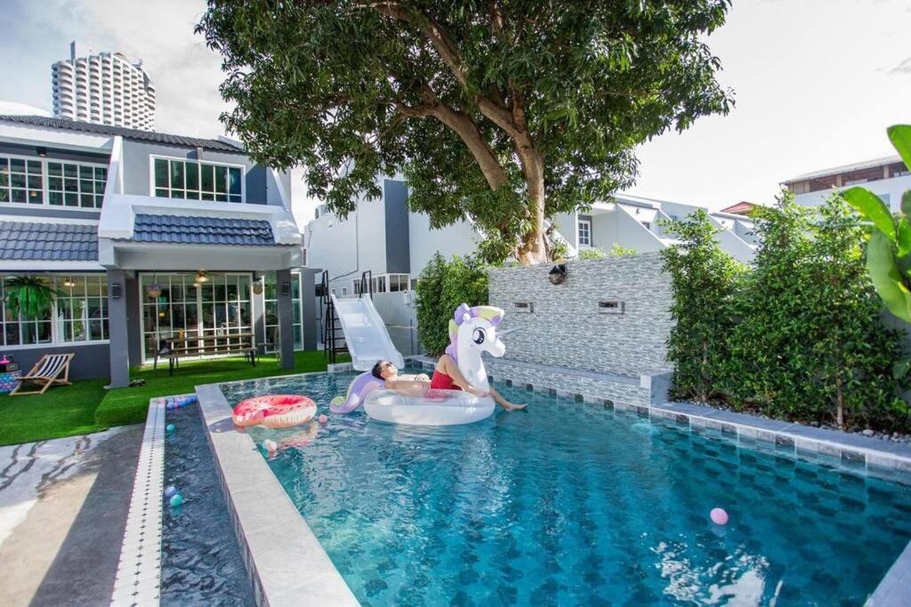 Bella pool villa
