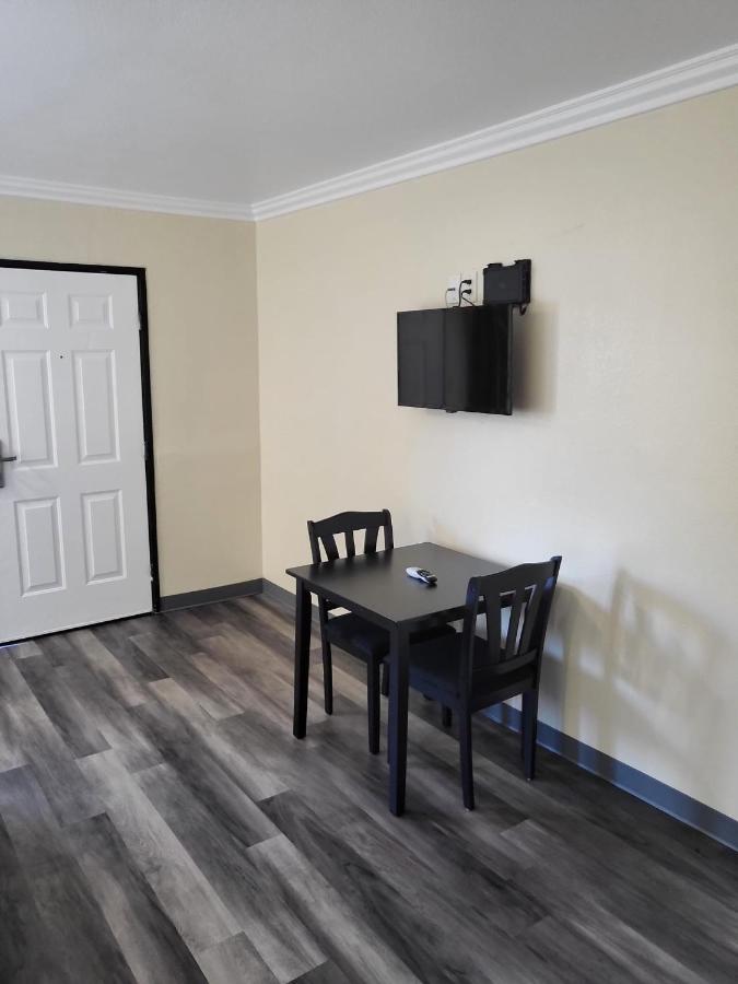 Budget Inn — photo 5