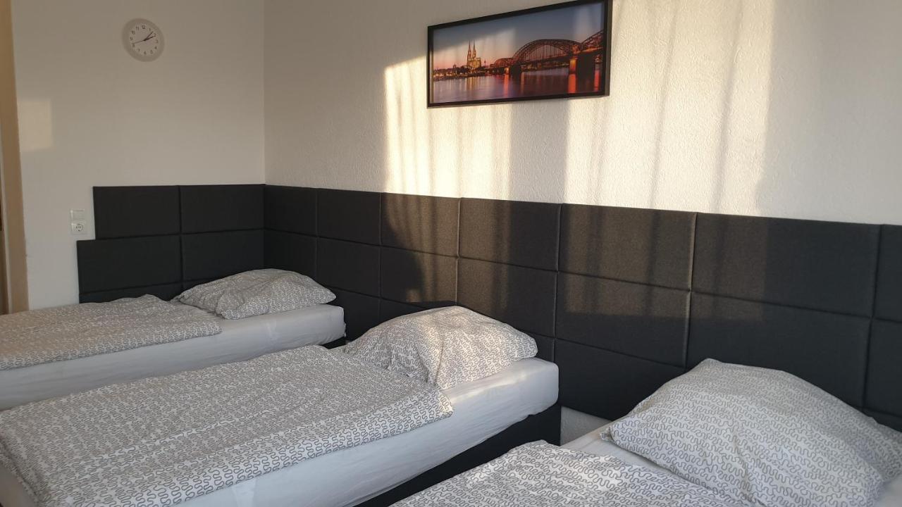 Workers-Sleep-Station