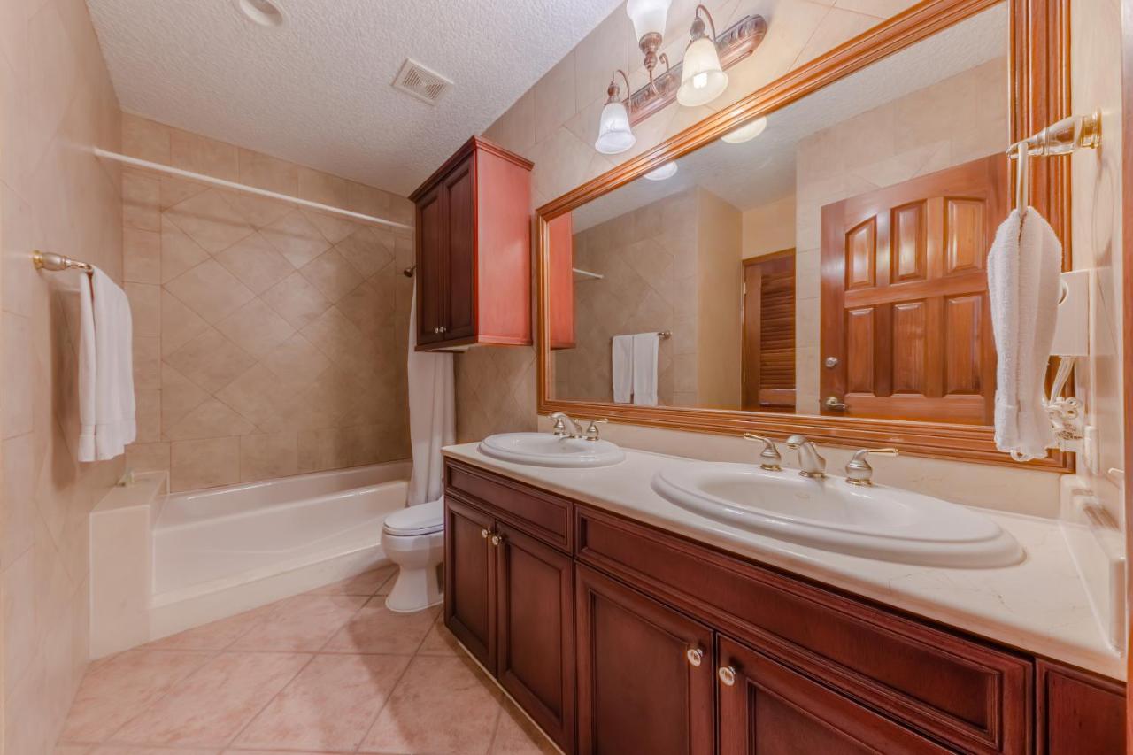 Grand Colony Island Villas photo