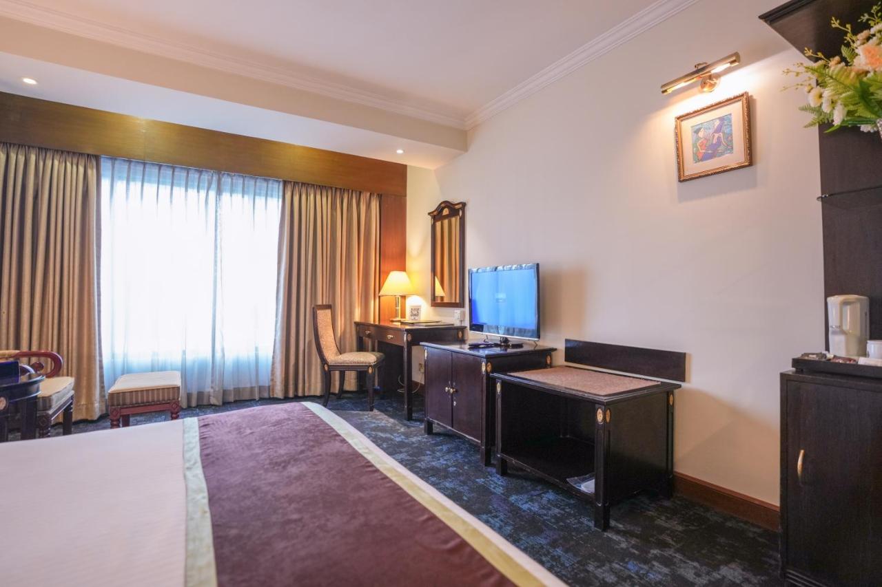 Hotel Sarina photo