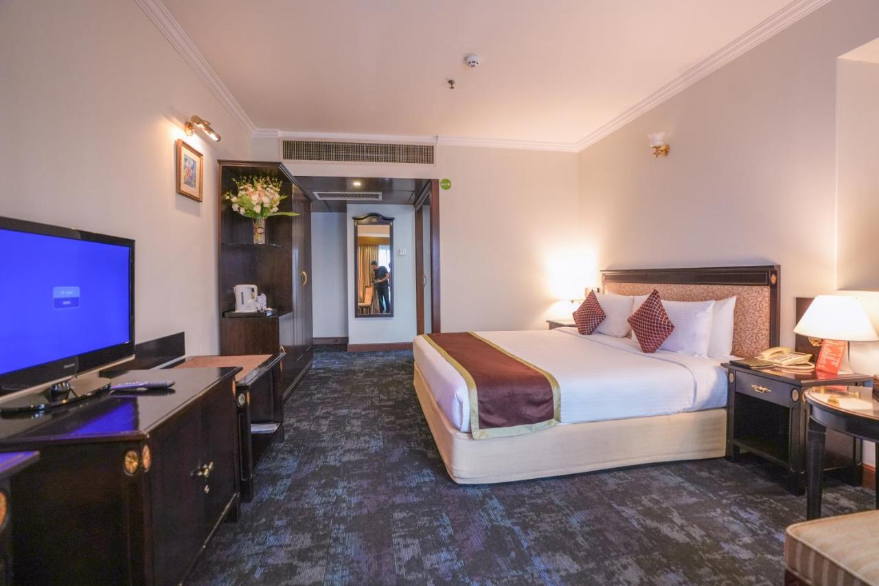 Hotel Sarina photo
