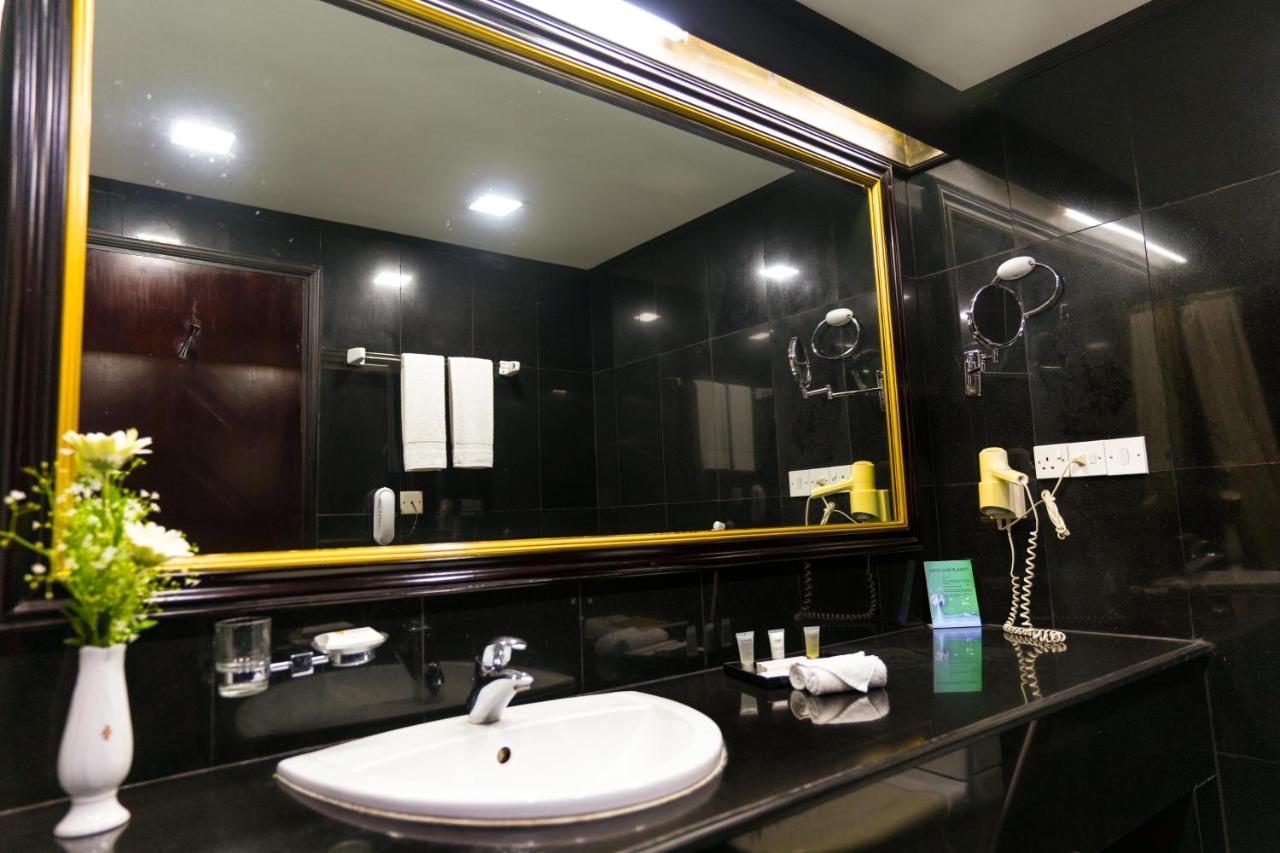 Hotel Sarina photo