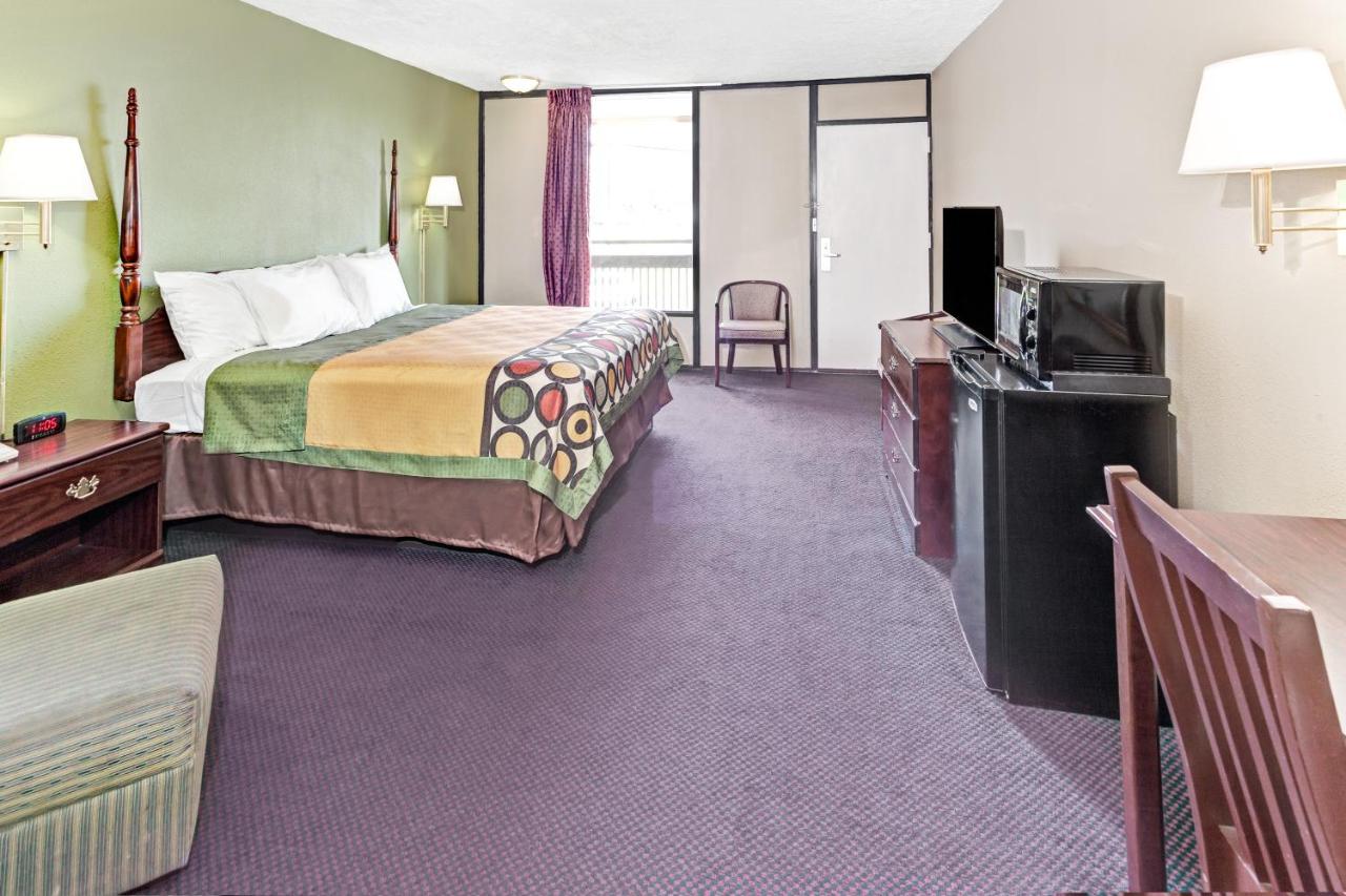 Royal Inn & Suites — photo 9