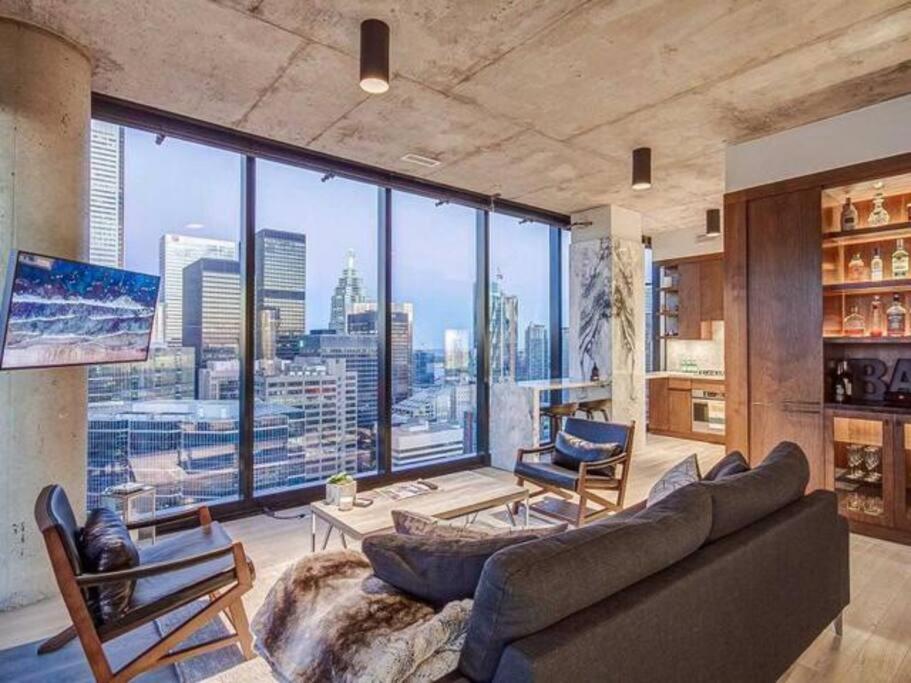 Executive Suite in Toronto Financial District photo