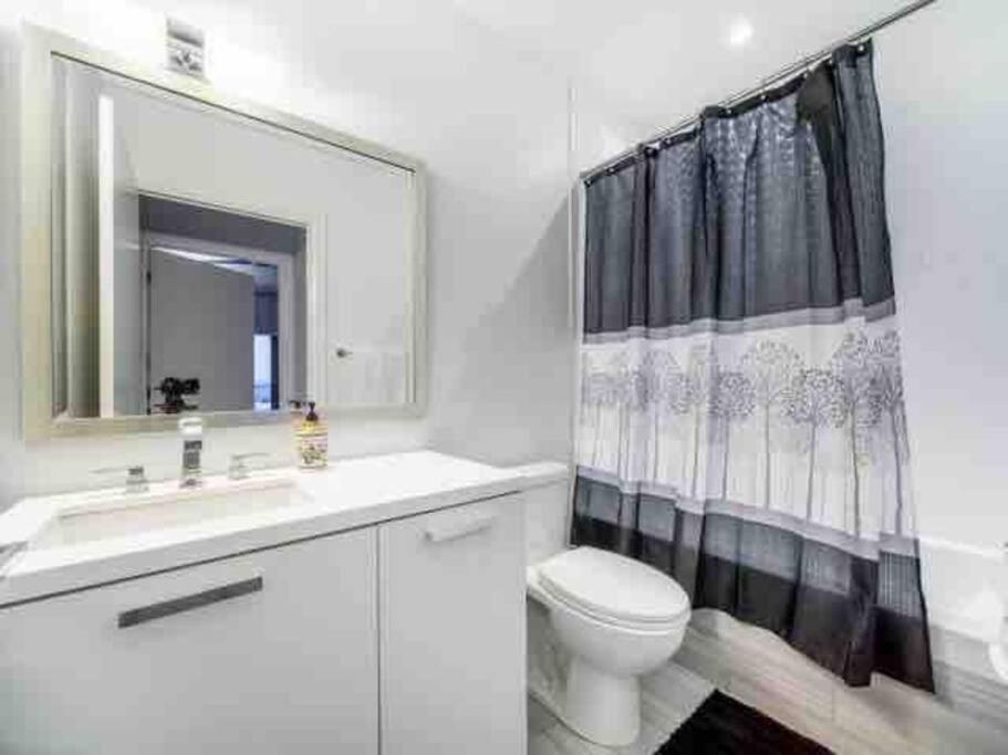 Executive Suite in Toronto Financial District photo