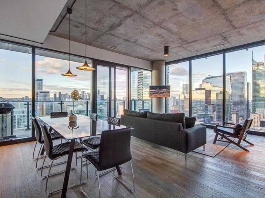 Executive Suite in Toronto Financial District photo