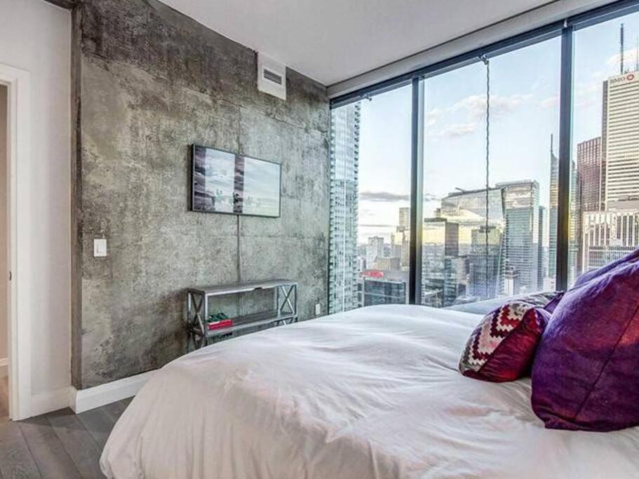 Executive Suite in Toronto Financial District photo
