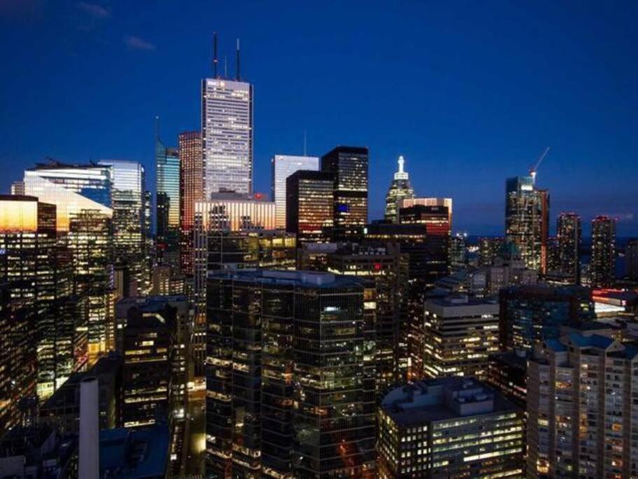 Executive Suite in Toronto Financial District photo