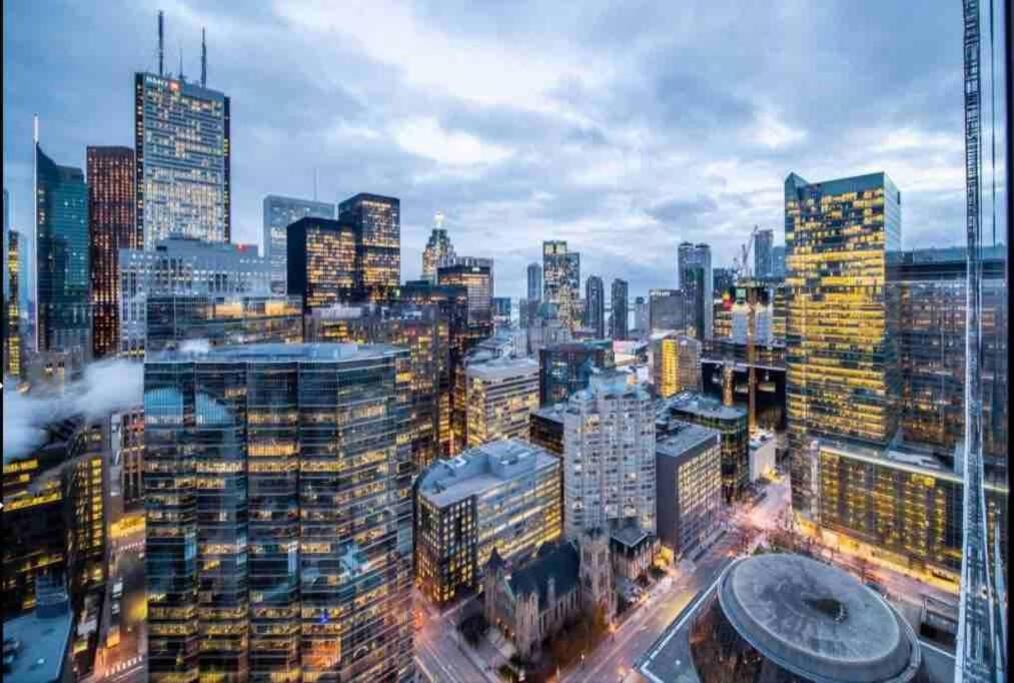 Executive Suite in Toronto Financial District photo