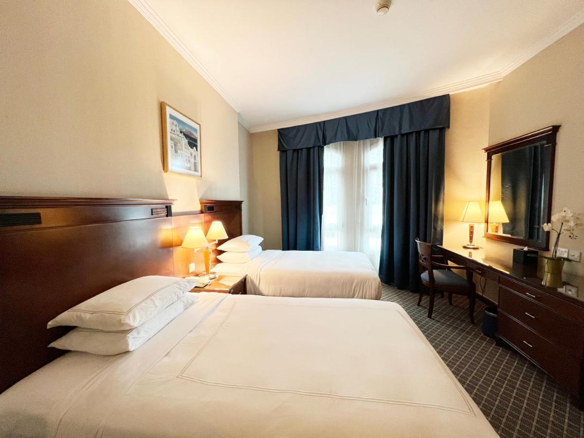Swissôtel Al Murooj Dubai photo