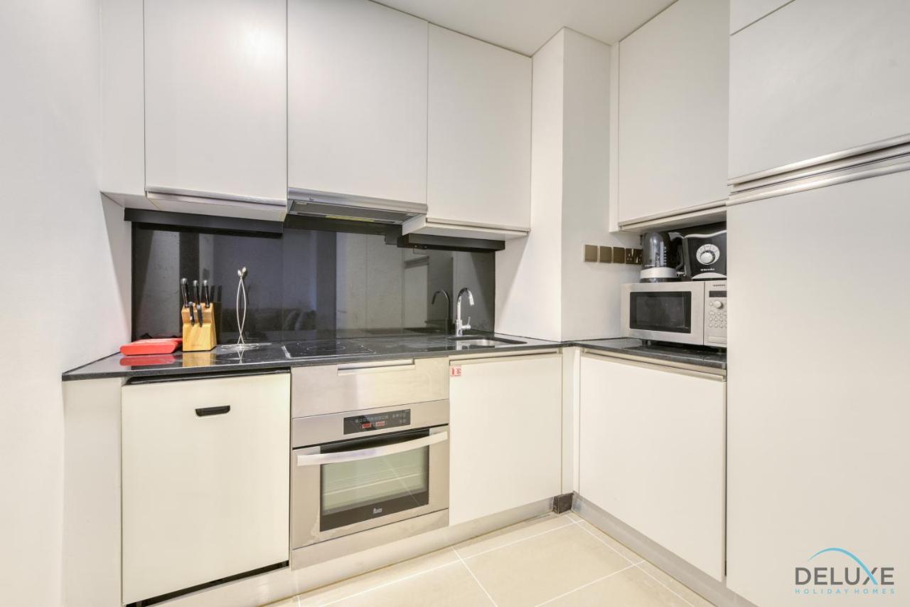 Regal Studio at The Address Residences Dubai Marina by Deluxe Holiday Homes - 4