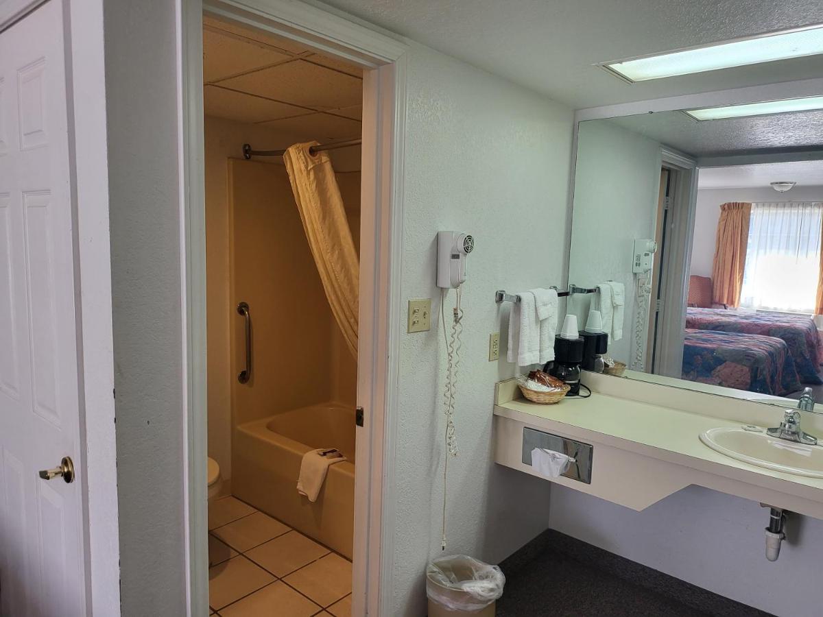 Economy Inn — photo 22