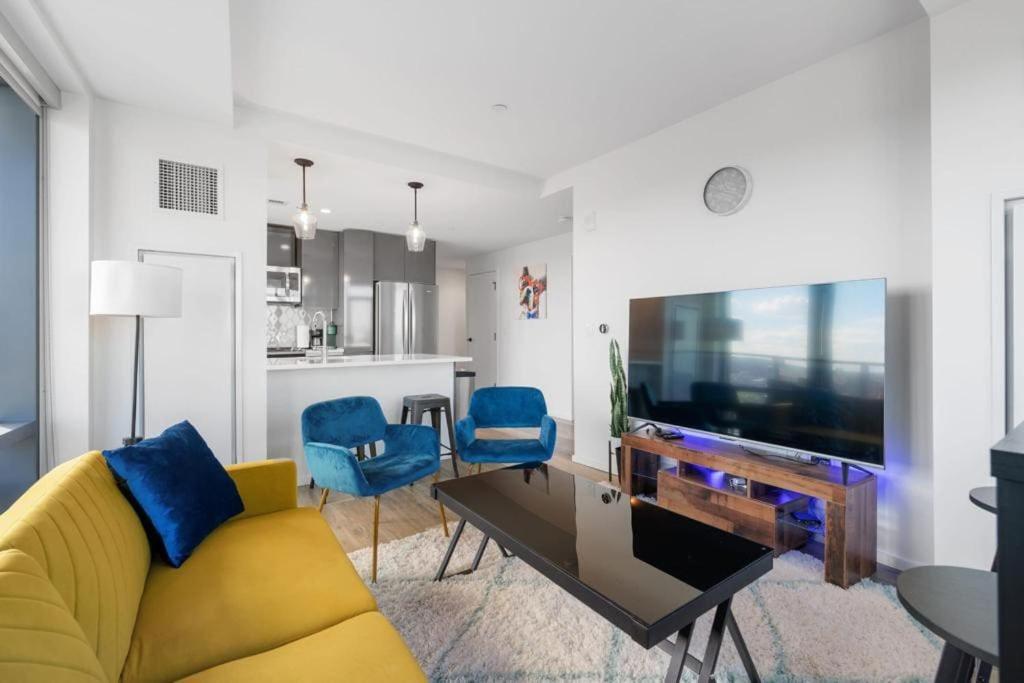 {{ hotelInfo.altText }}