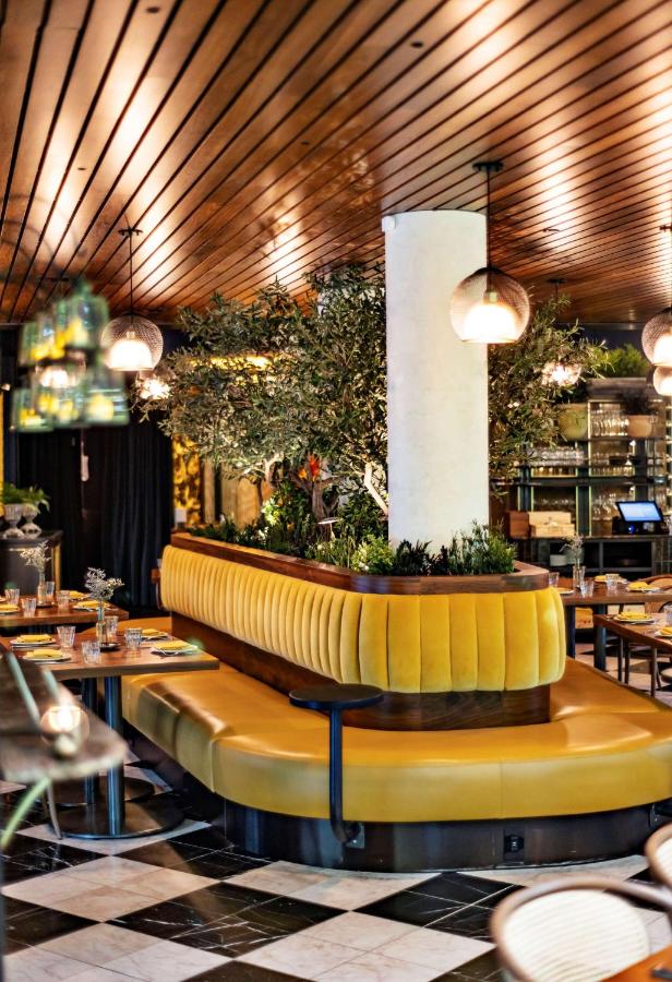 Shangri-La Vancouver photo