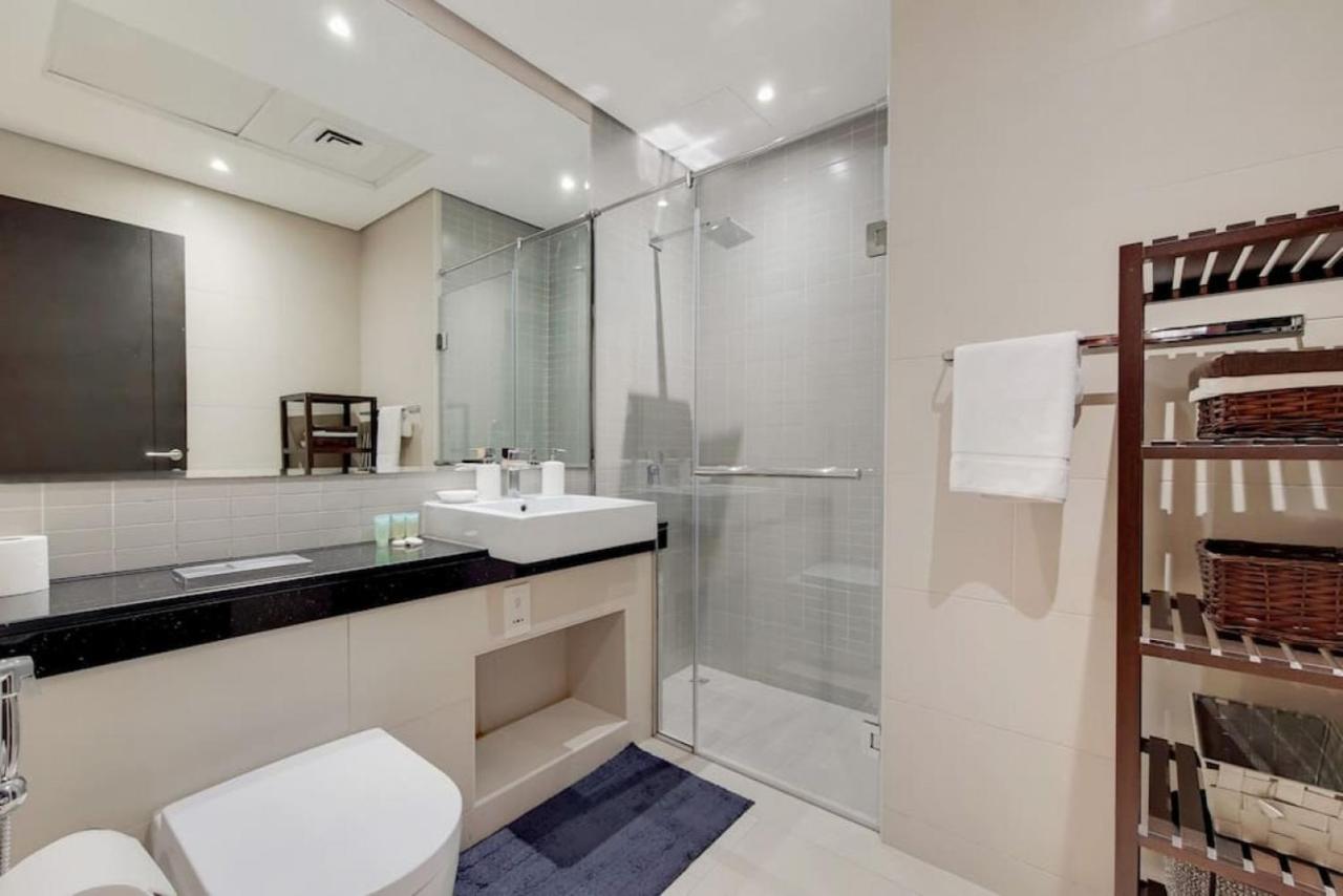 Vacationer Holiday Homes I Vibrant Two Bedroom I Dubai Marina I Silverene Tower B - 3