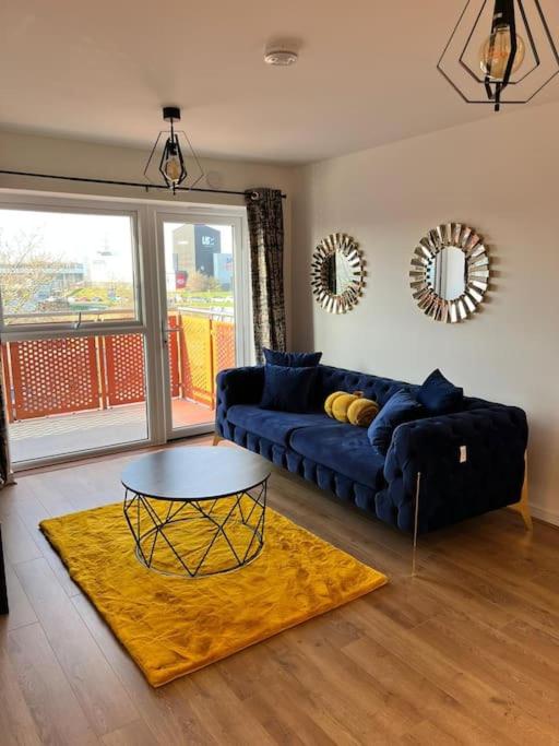 Luxury New Flat, 5mins from Lakeside Mall photo