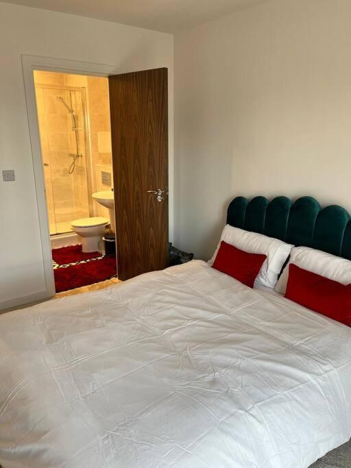 Luxury New Flat, 5mins from Lakeside Mall photo