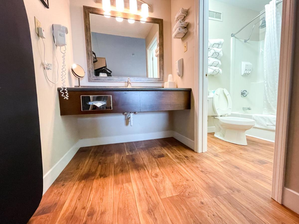 PINEMARK Inn Suites Events — photo 15
