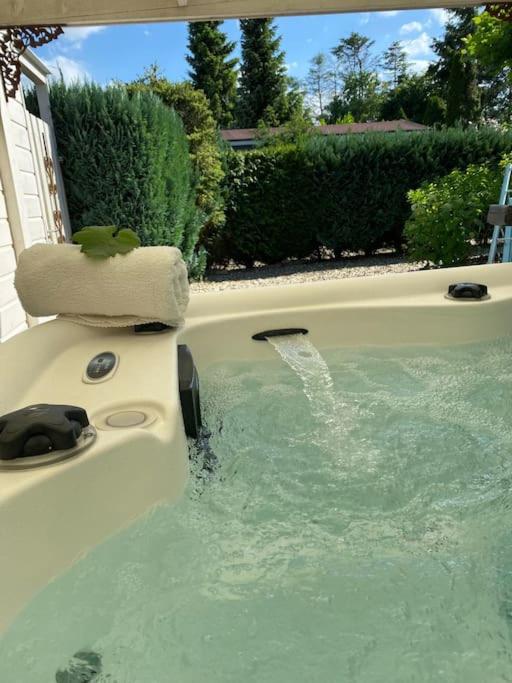 Gallery image of Romantisch boshuisje met jacuzzi in Putten