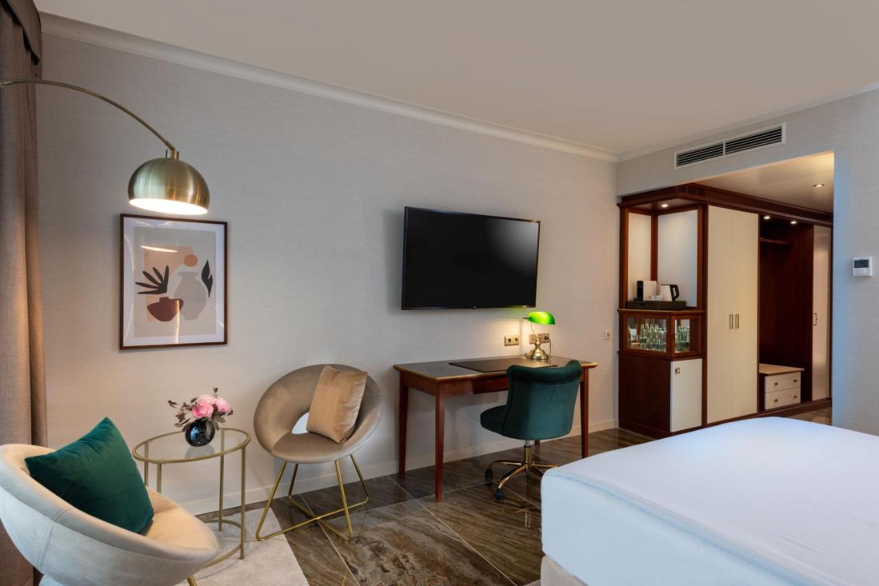 JW Marriott Hotel Berlin photo