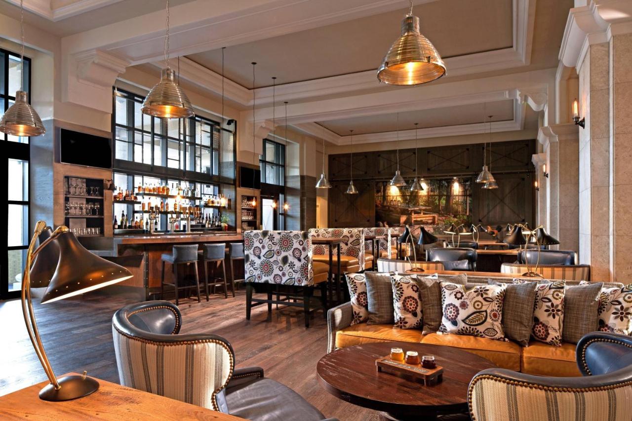 Discover the best hotels in Orlando for couples, offering luxury, romance, and relaxation. From five-star resorts to boutique getaways, find your perfect romantic escape. Orlando Hotels With Lazy River, Orlando Hotels Near Disney, Best Hotels In Orlando Florida, Hotels At Universal Studios Orlando, Best Orlando Hotels For Adults, Best Hotels Near Disney World Orlando, Fun Hotels In Orlando, Romantic Hotels In Orlando, Best Hotels To Stay In Orlando