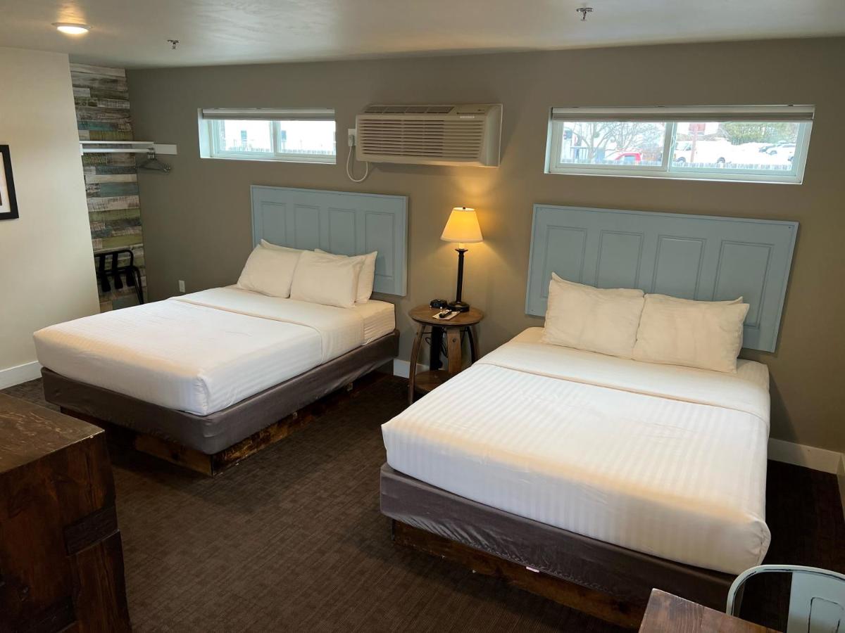 Julie's Park Cafe & Motel — photo 10