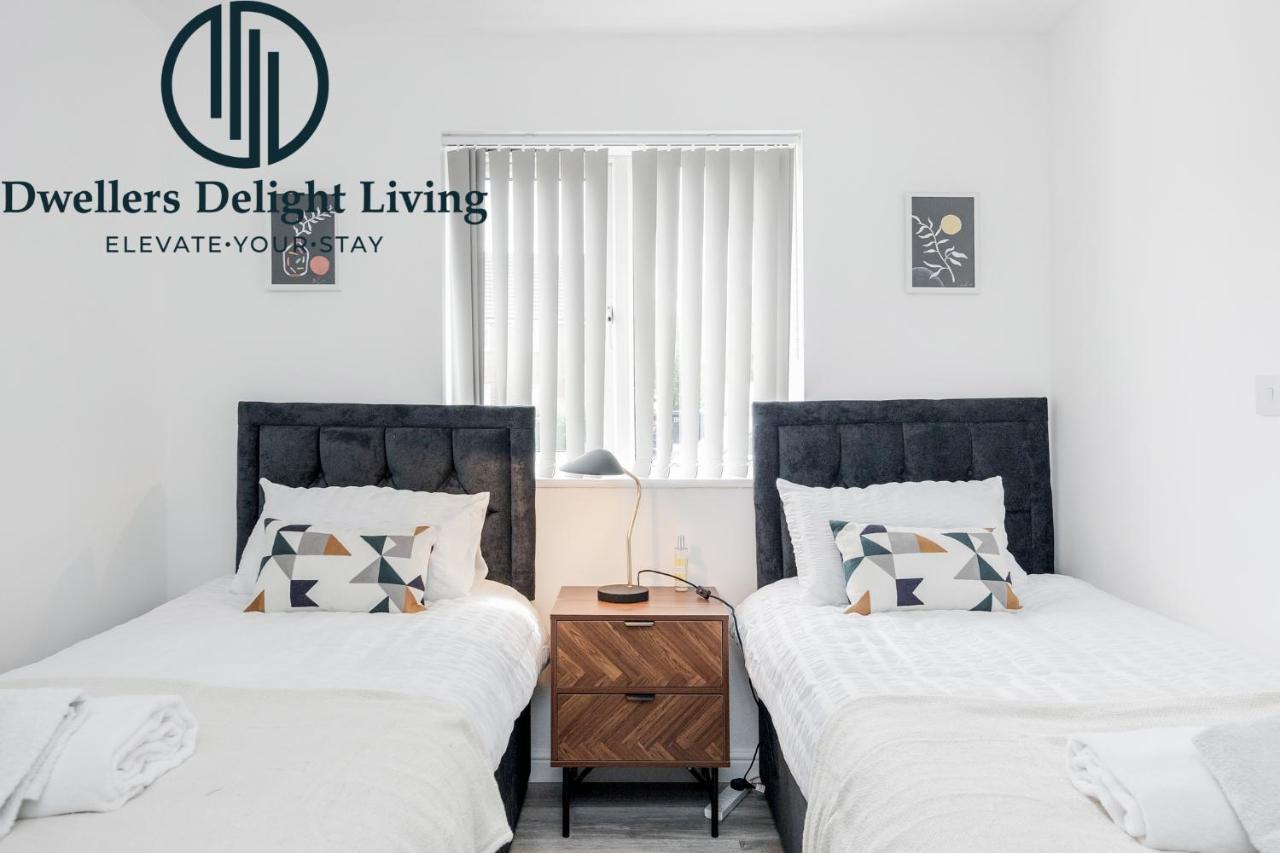 Dwellers Delight Living Ltd Serviced Accommodation Charming 3 Bedroom Flat, Chafford Hundred, Grays with Free Parking & Wifi photo