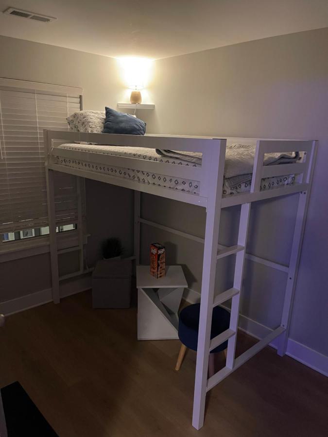 Classy, Cozy, Close to downtown - 3