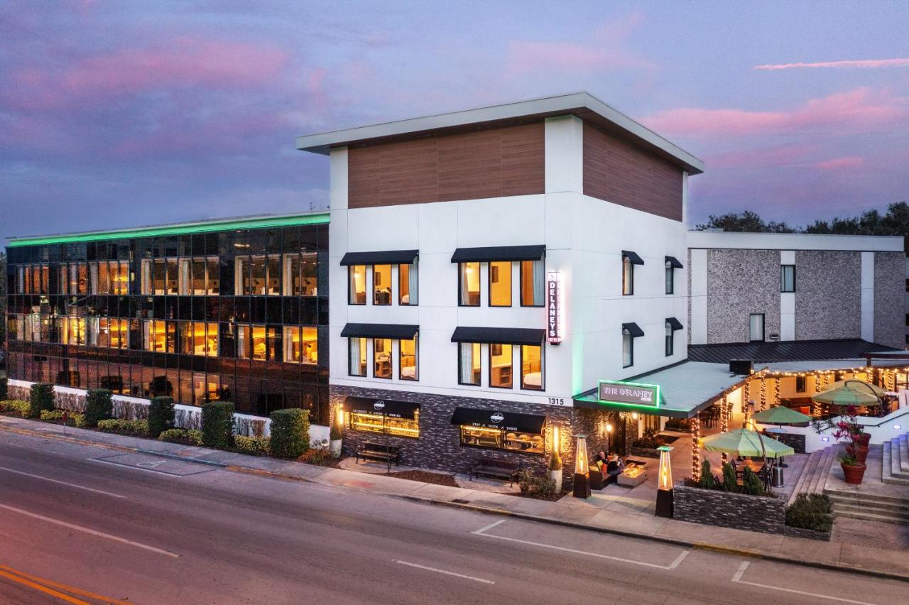 The Delaney Hotel — quarto