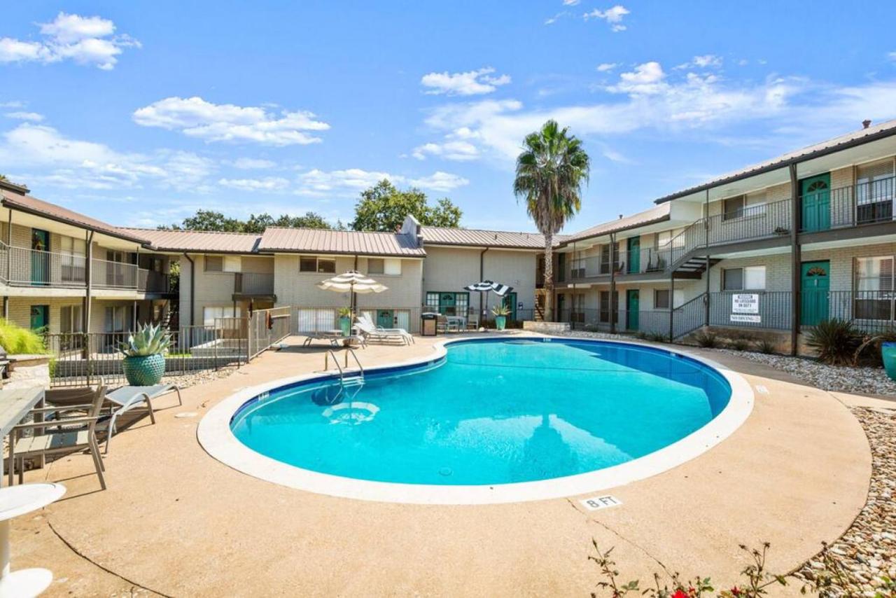 Nice Quiet Downtown Apt Pool Free Parking - 4