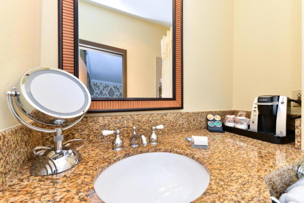 St Charles Inn, Superior Hotel — photo 22