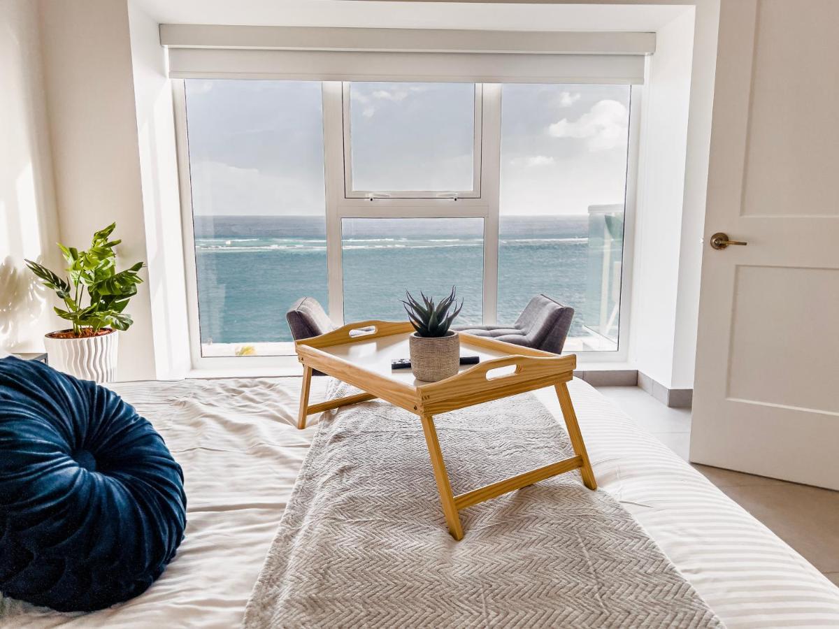 Upscaled and modern OCEANFRONT apartment static_photo