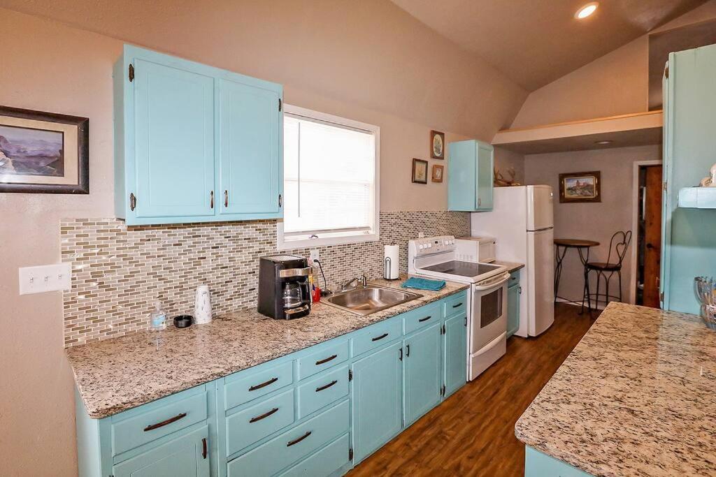 Prairie Blossom and Cactus Blossom Guesthouses — photo 10