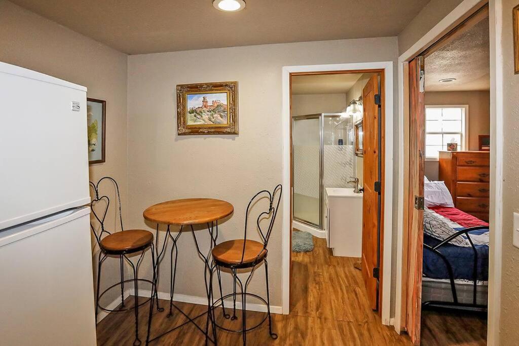 Prairie Blossom and Cactus Blossom Guesthouses — photo 14