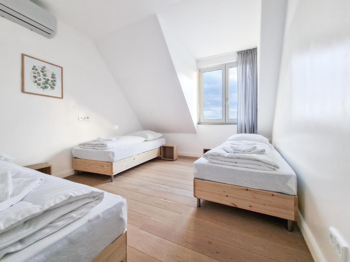 Tolstov Apartments - City Apartments with 1 or 2 Rooms - 15 Min to Messe DUS and Old Town DUS