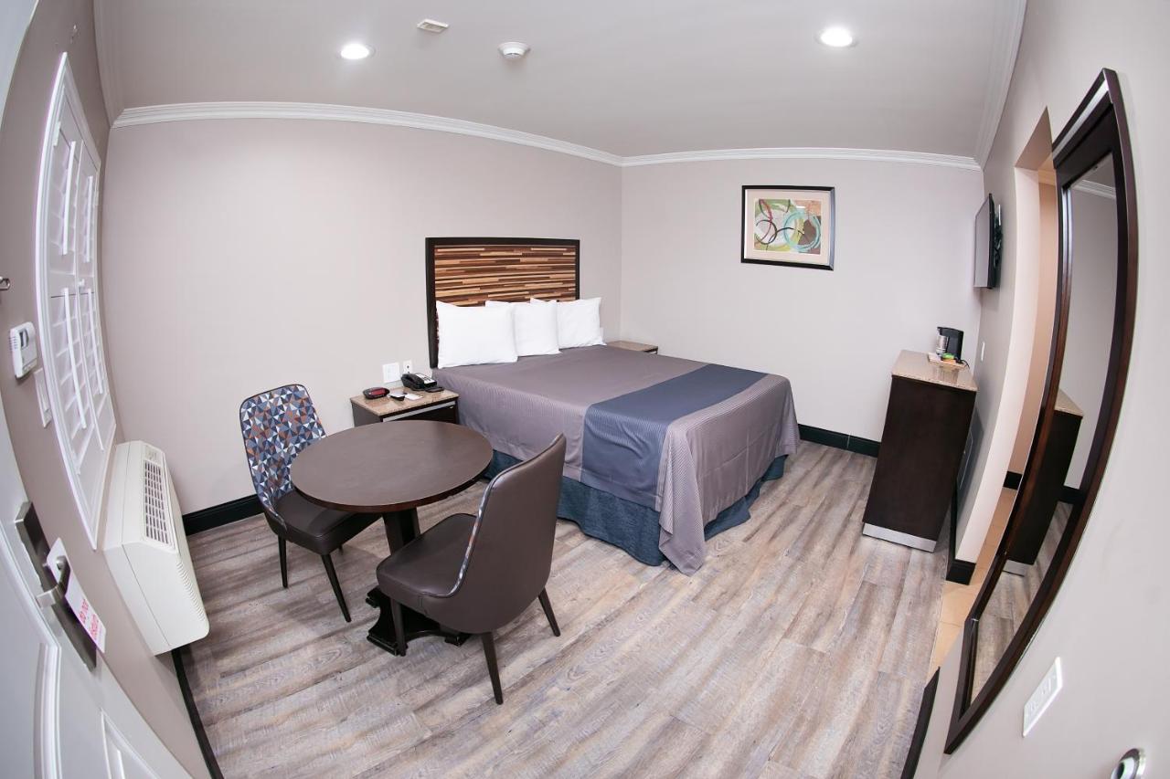Diamond Bell Inn & Suites — photo 23