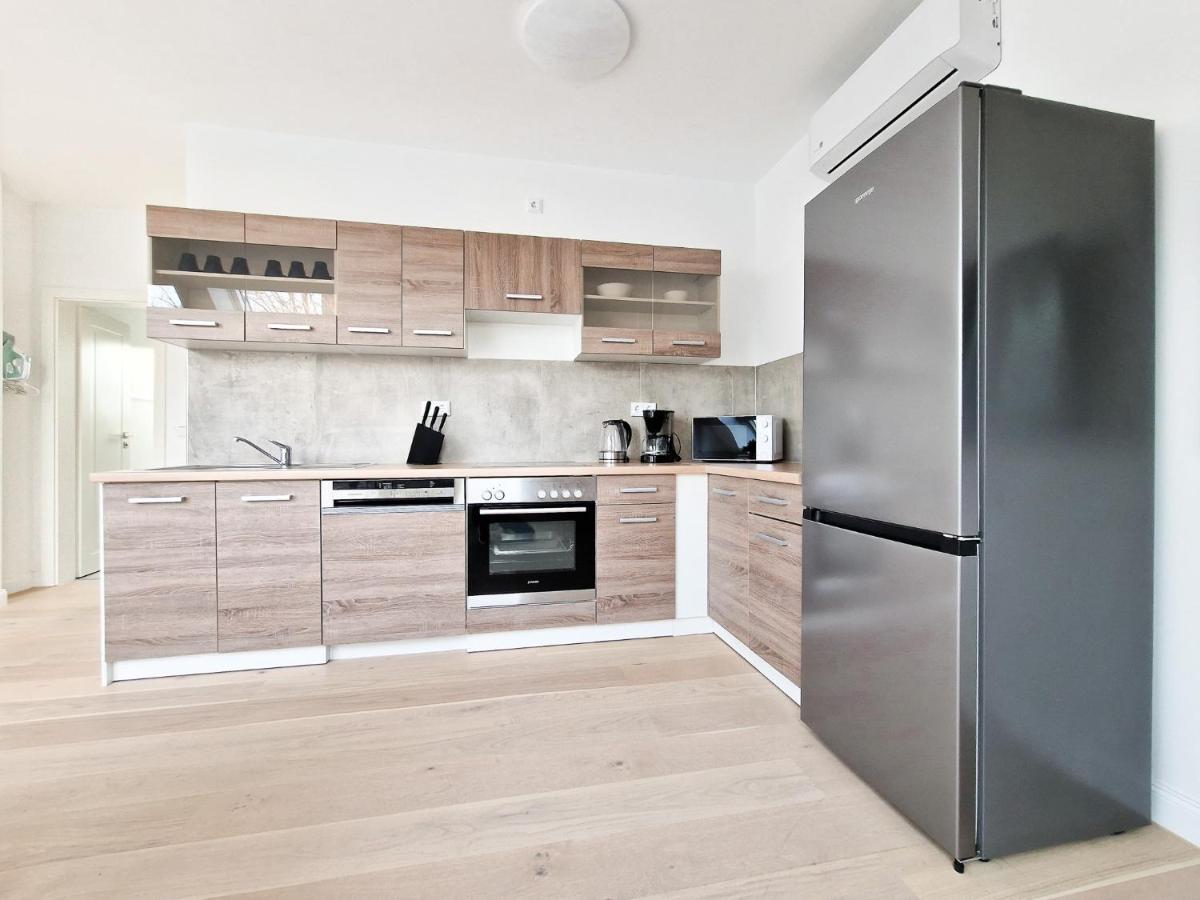Tolstov Apartments - City Apartments with 1 or 2 Rooms - 15 Min to Messe DUS and Old Town DUS