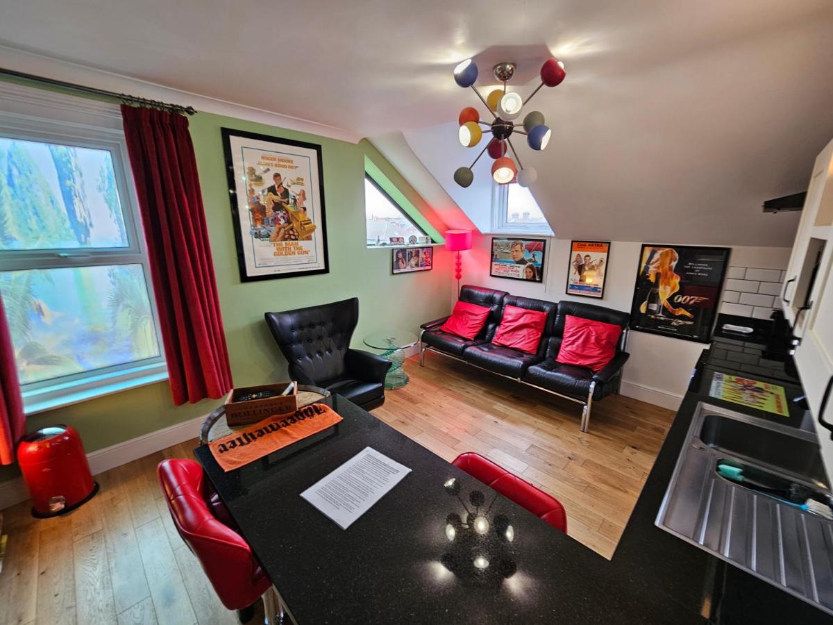 {{ hotelInfo.altText }}