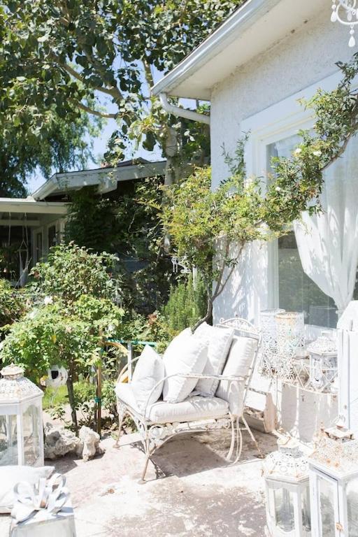 Elegant White Cottage, Venice Beach, California - 5