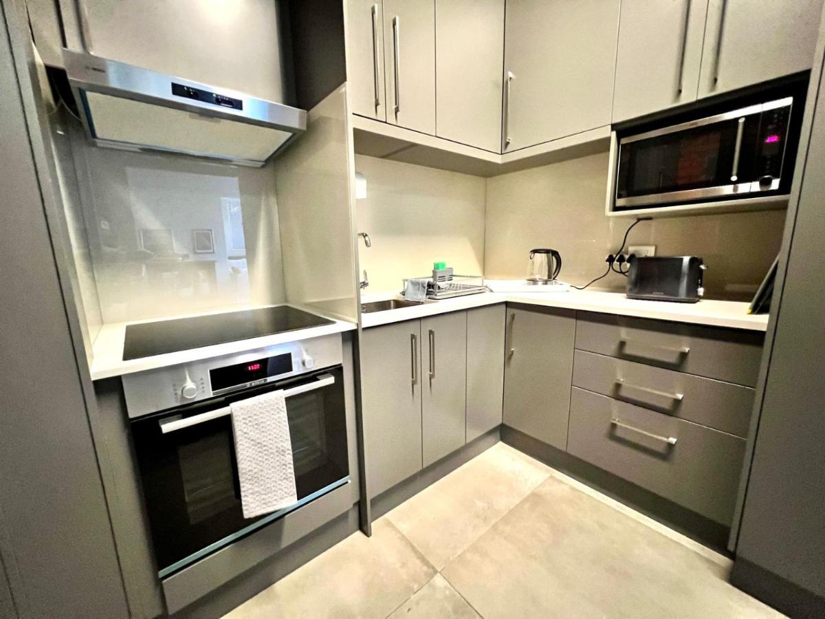 No load-shedding Spacious Apartment - 3