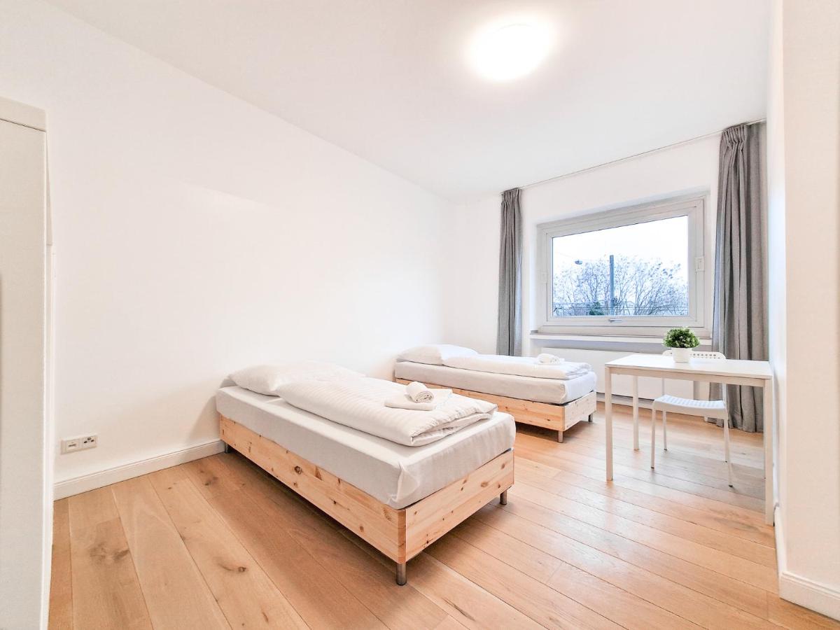 Tolstov Apartments - City Apartments with 1 or 2 Rooms - 15 Min to Messe DUS and Old Town DUS