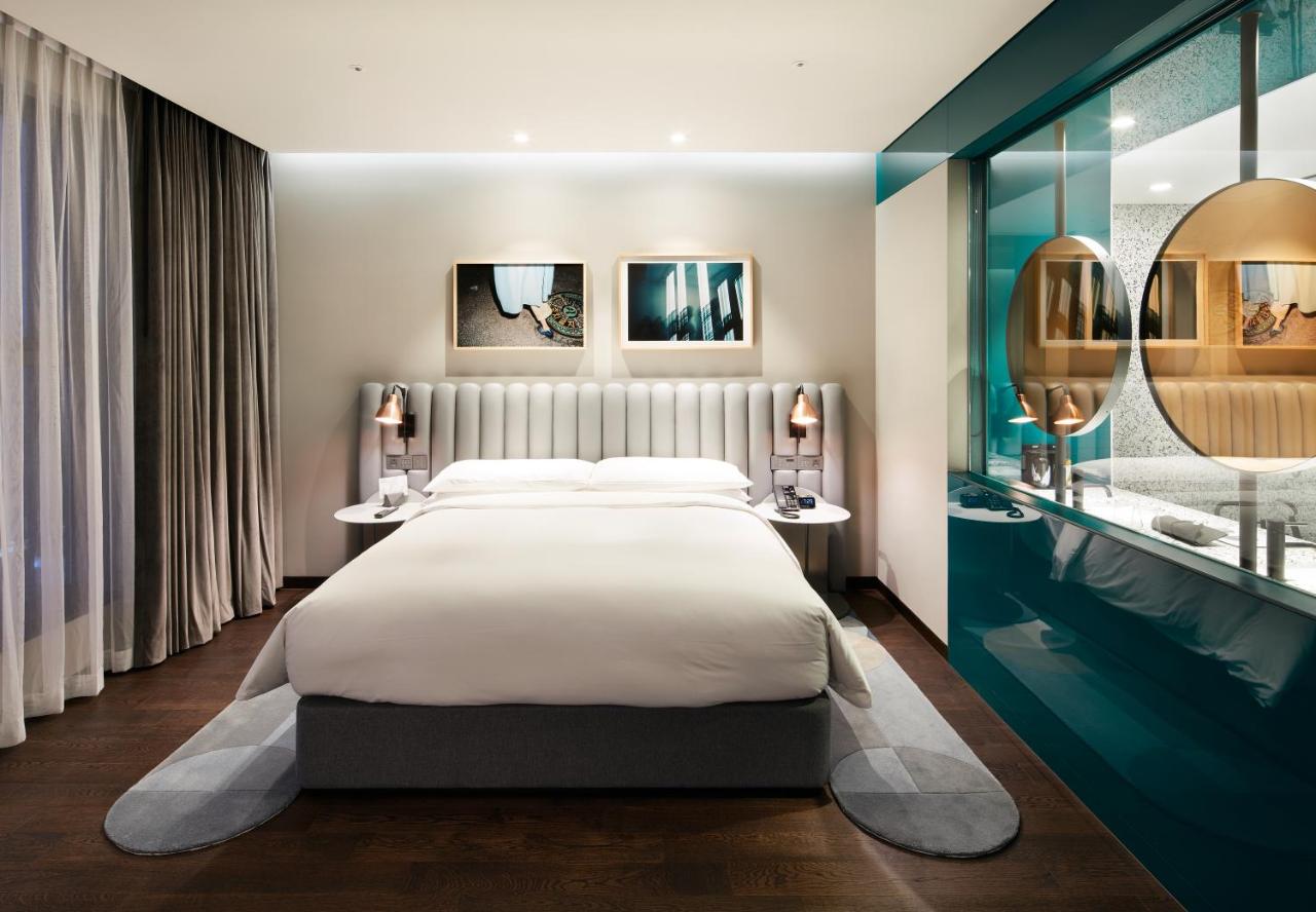 RYSE, Autograph Collection - 2