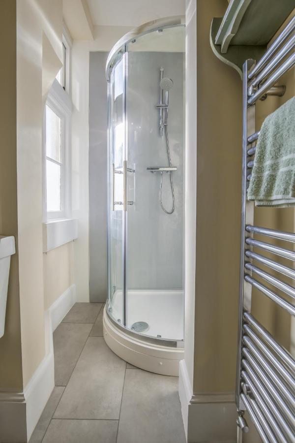 Number 17 Bath - 3