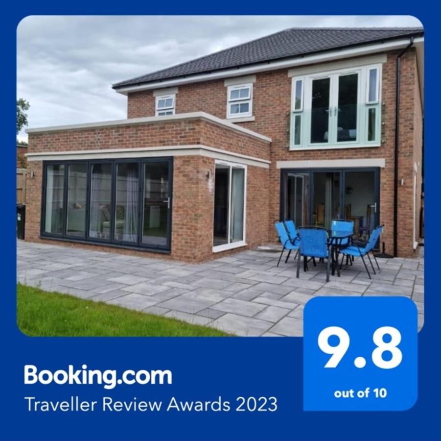 {{ hotelInfo.altText }}